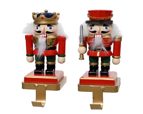 Nutcracker pinewood 2ass fsc 100% assorted L.7cm x W.10cm x H.17cm