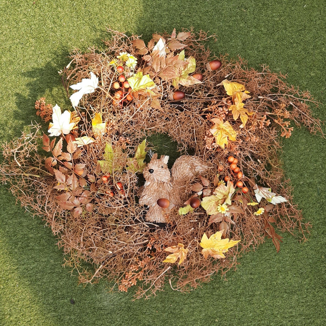 Squirrel Wreath with Acorns and Foliage (55 cm)